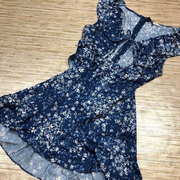 R-177 Tularosa Tanya Dress Blue Floral V Neck Cut Out Sleeveless Ruffle M New - Picture 1 of 6